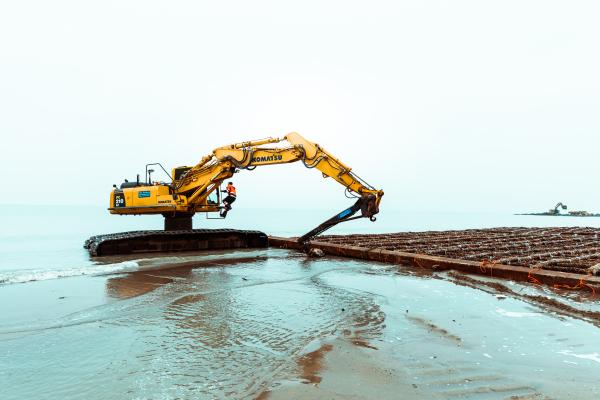 Wie of wat houdt de zee tegen
